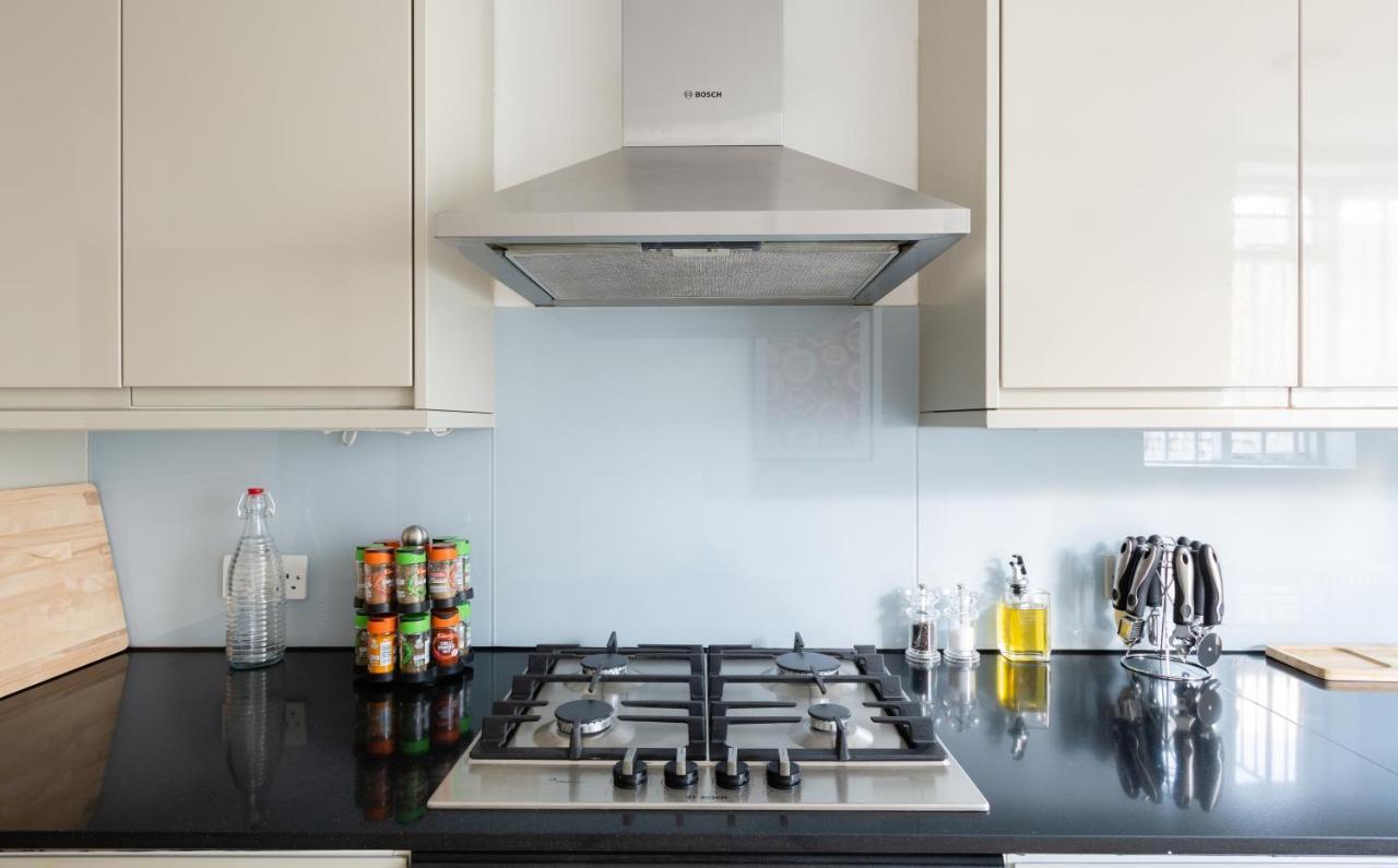 The Chelsea Arms - Bright 3Bdr With Garden & Private Parking Apartment London Exterior photo