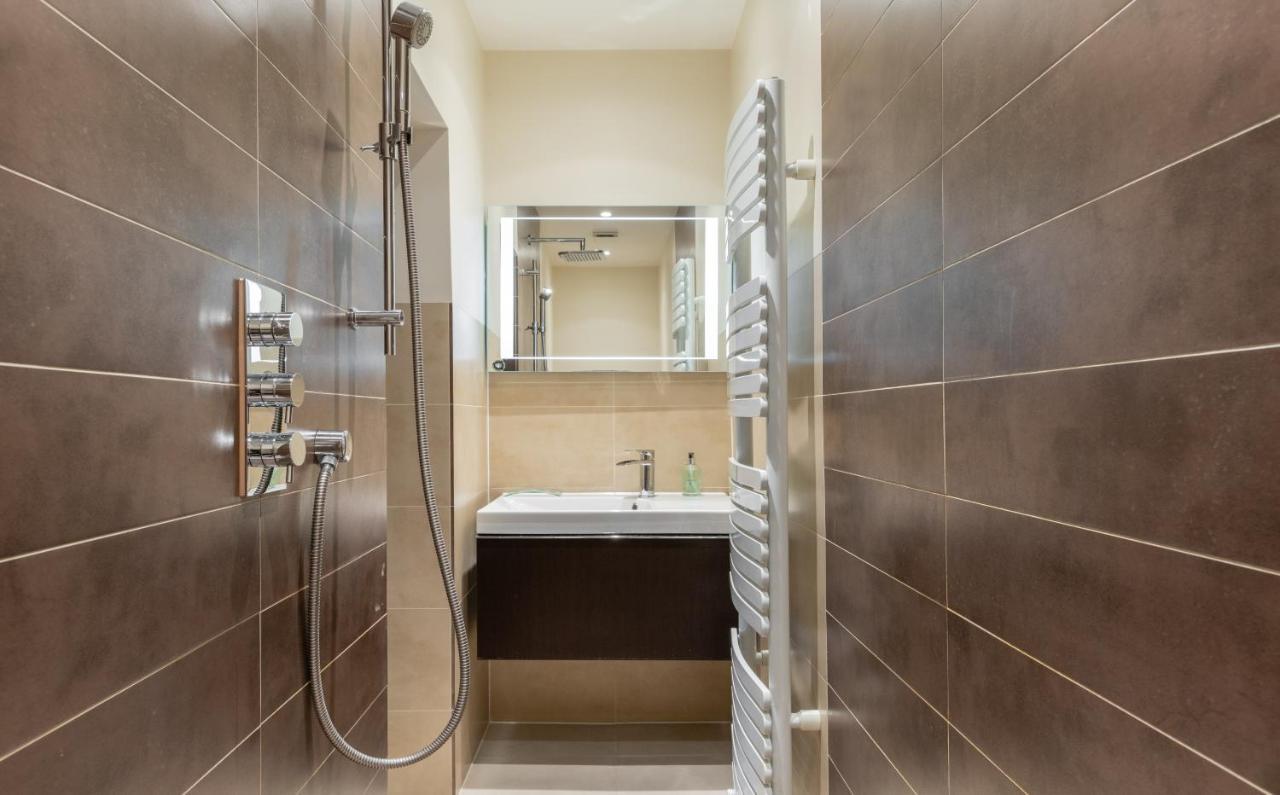 The Chelsea Arms - Bright 3Bdr With Garden & Private Parking Apartment London Exterior photo